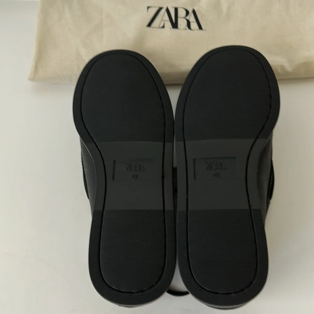 Zara Men's Classic Leather Black Deck Shoes